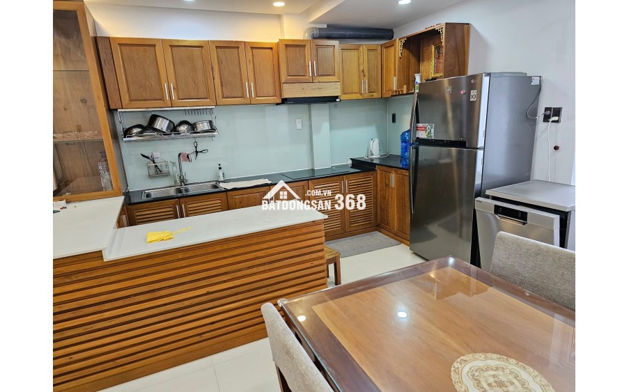 Bán nhà 3 tầng Phó Đức Chính, Vĩnh Hòa – gần biển 300m, có hồ cá Koi, giá 10 tỷ